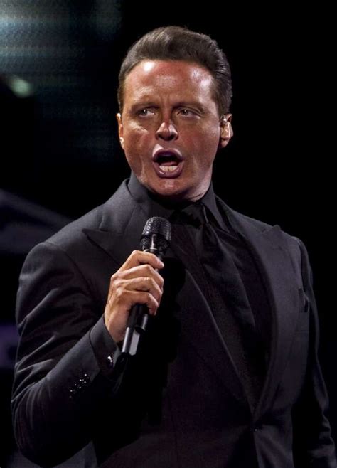 luis miguel singer personal life